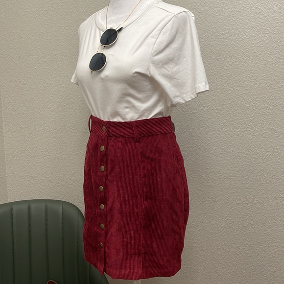 Mini Ribbed Burgundy Skirt - Picture 6 of 9